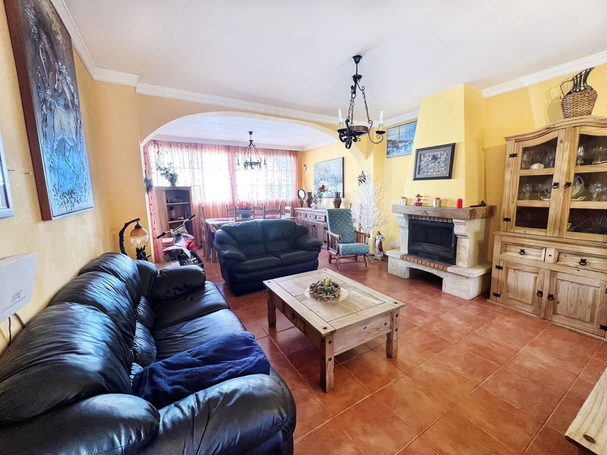 6 soveværelse Byhus til salg i San Pedro de Alcantara med garage - € 585.000 (Ref: 7989383)