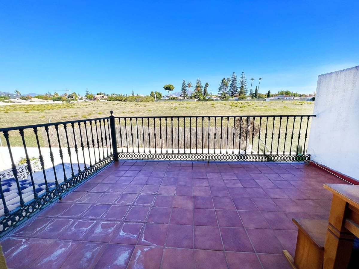 6 soveværelse Byhus til salg i San Pedro de Alcantara med garage - € 585.000 (Ref: 7989383)