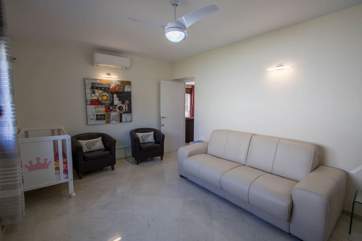 5 quarto Moradia para venda em La Atalaya com piscina garagem - 1 399 900 € (Ref: 7989395)