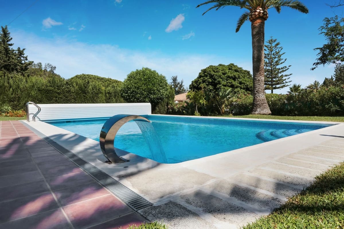 5 quarto Moradia para venda em La Atalaya com piscina garagem - 1 399 900 € (Ref: 7989395)