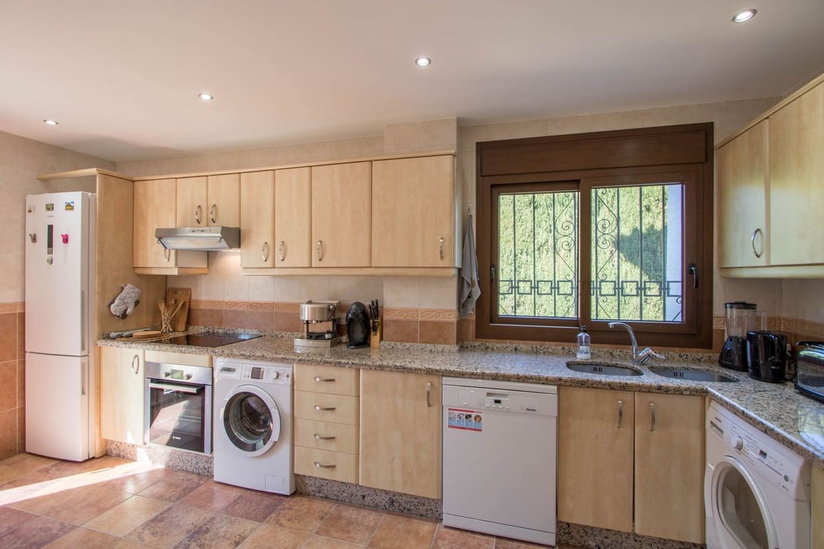 5 quarto Moradia para venda em La Atalaya com piscina garagem - 1 399 900 € (Ref: 7989395)