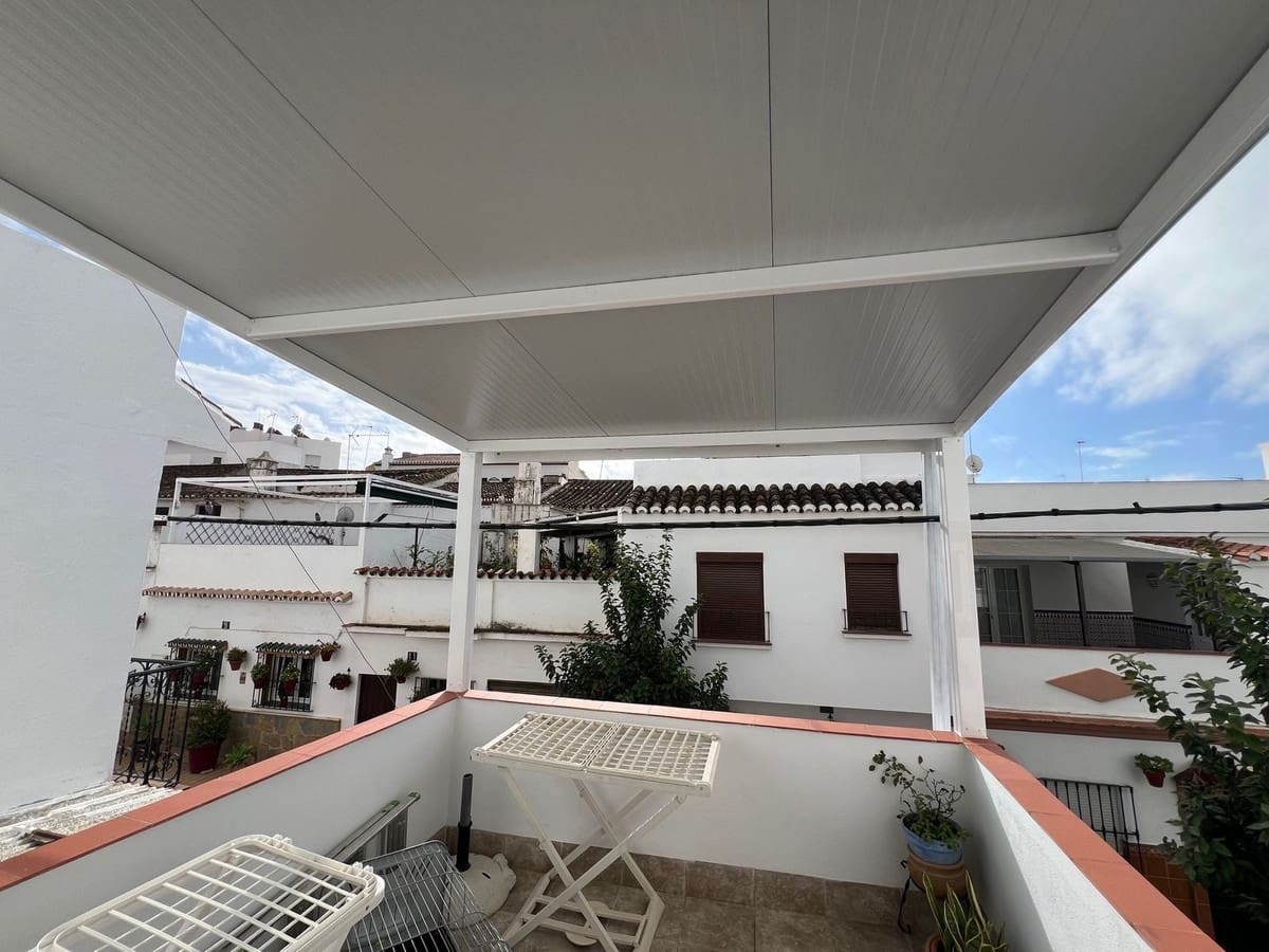 4 bedroom Townhouse for sale in Estepona with garage - € 660,000 (Ref: 8041316)