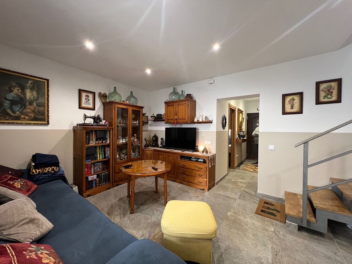 4 bedroom Townhouse for sale in Estepona with garage - € 660,000 (Ref: 8041316)