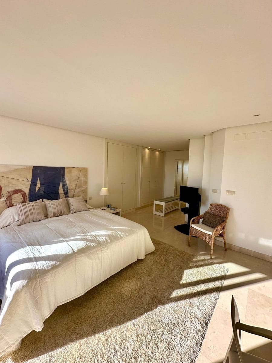 2 quarto Penthouse para venda em Nueva Andalucia com piscina garagem - 850 000 € (Ref: 8118202)