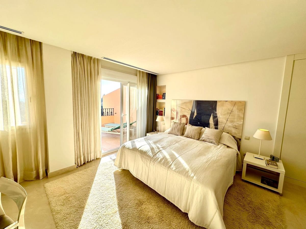 2 quarto Penthouse para venda em Nueva Andalucia com piscina garagem - 850 000 € (Ref: 8118202)