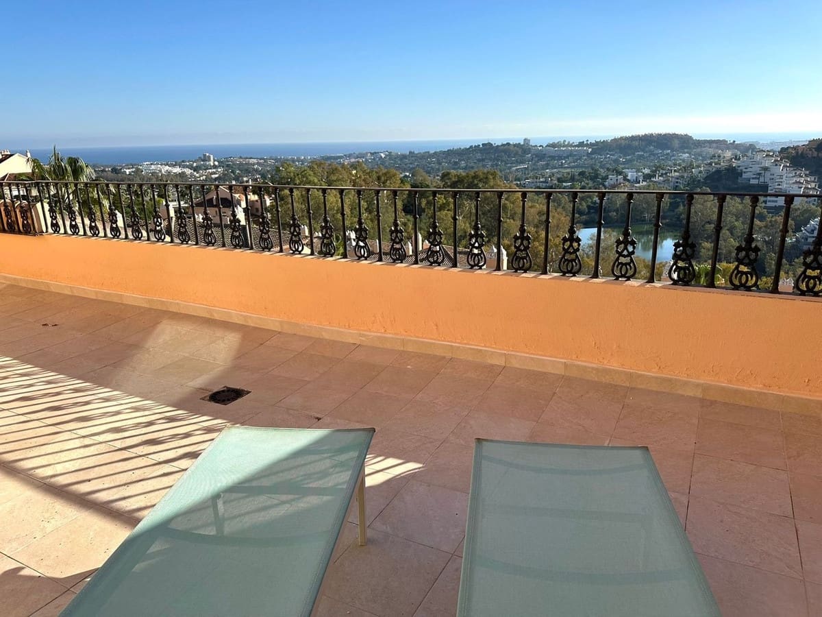 2 quarto Penthouse para venda em Nueva Andalucia com piscina garagem - 850 000 € (Ref: 8118202)