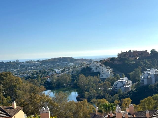 2 quarto Penthouse para venda em Nueva Andalucia, Marbella com piscina garagem - 850 000 € (Ref: 8118202)