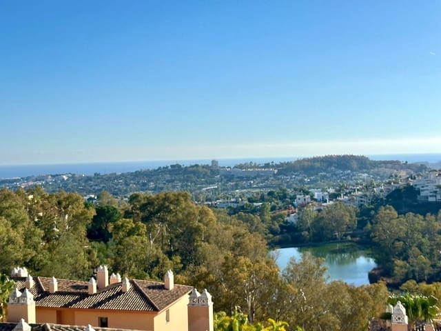 2 quarto Penthouse para venda em Nueva Andalucia, Marbella com piscina garagem - 850 000 € (Ref: 8118202)