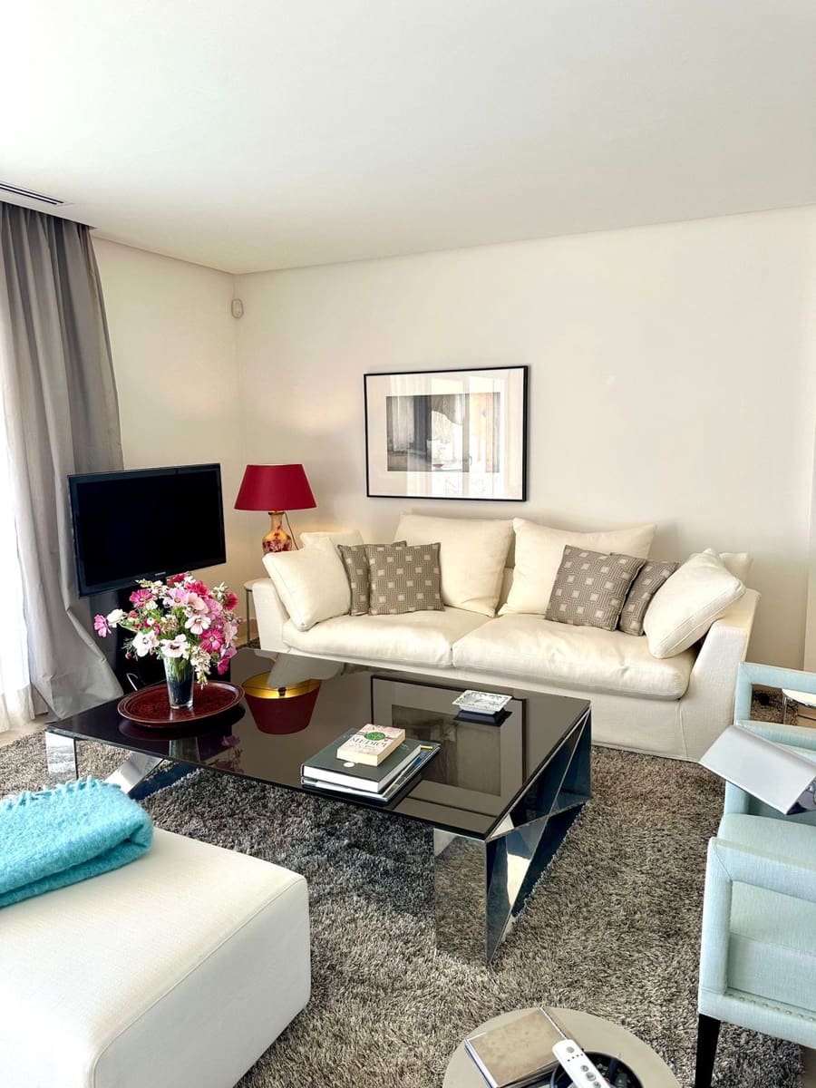 2 quarto Penthouse para venda em Nueva Andalucia com piscina garagem - 850 000 € (Ref: 8118202)