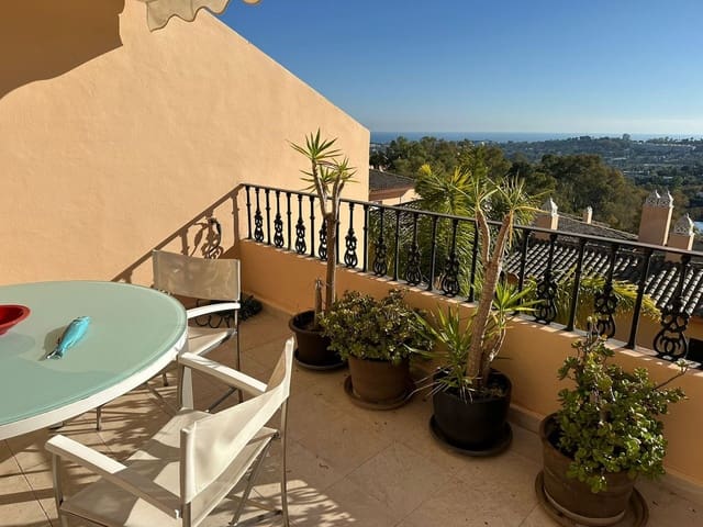 2 quarto Penthouse para venda em Nueva Andalucia, Marbella com piscina garagem - 850 000 € (Ref: 8118202)