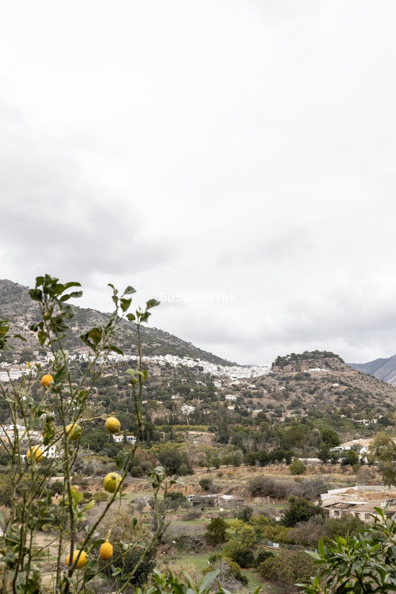 4 soveværelse Villa til salg i Mijas med swimmingpool garage - € 550.000 (Ref: 8125087)