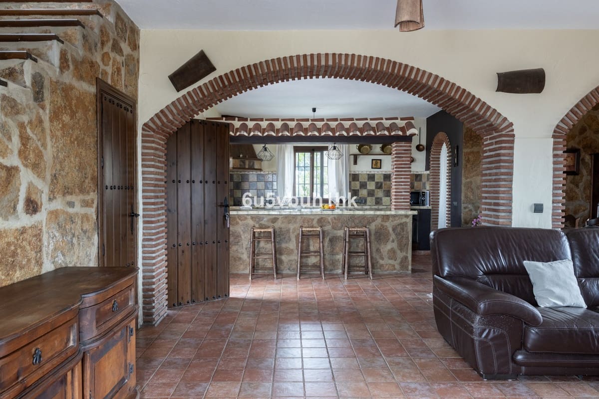 4 soveværelse Villa til salg i Mijas med swimmingpool garage - € 550.000 (Ref: 8125087)