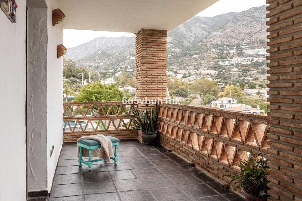 4 soveværelse Villa til salg i Mijas med swimmingpool garage - € 550.000 (Ref: 8125087)