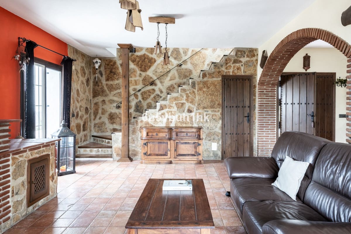 4 soveværelse Villa til salg i Mijas med swimmingpool garage - € 550.000 (Ref: 8125087)