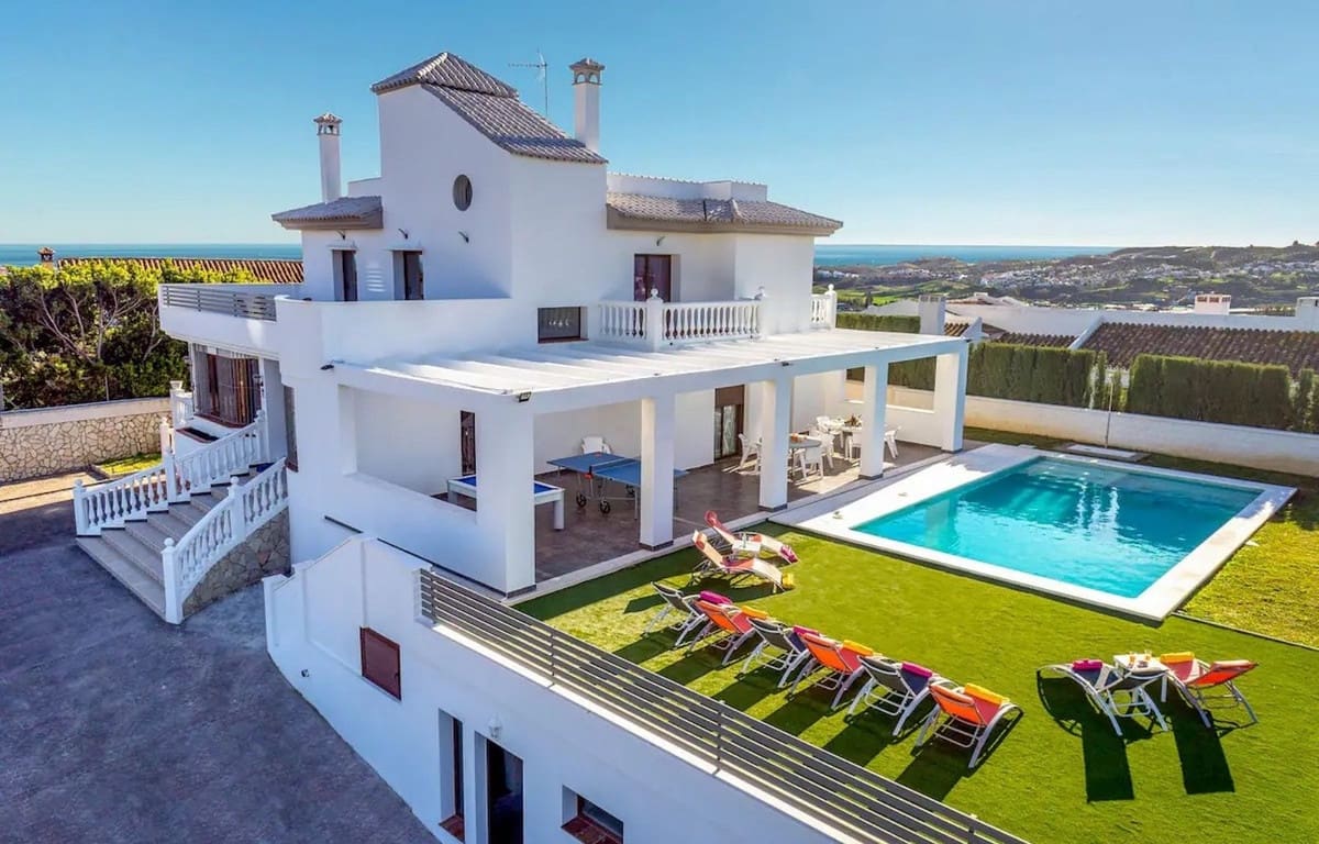5 soveværelse Villa til salg i Mijas Costa med swimmingpool garage - € 1.579.000 (Ref: 8127016)