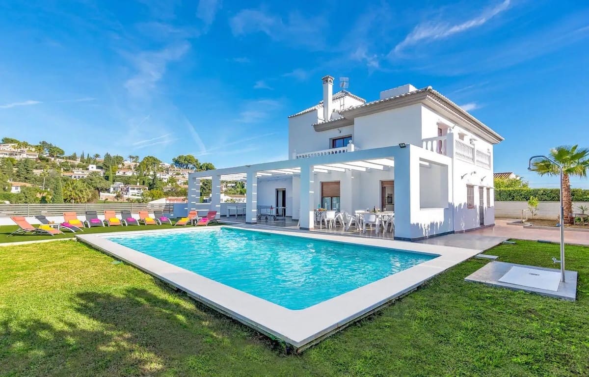 5 soveværelse Villa til salg i Mijas Costa med swimmingpool garage - € 1.579.000 (Ref: 8127016)