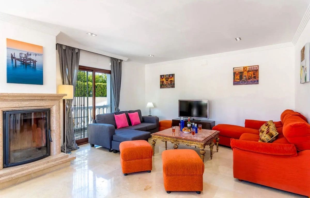 5 soveværelse Villa til salg i Mijas Costa med swimmingpool garage - € 1.579.000 (Ref: 8127016)