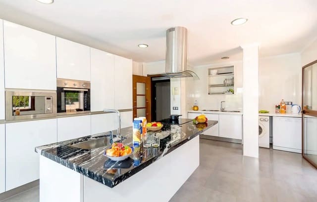 5 soveværelse Villa til salg i Mijas Costa, Mijas med swimmingpool garage - € 1.579.000 (Ref: 8127016)