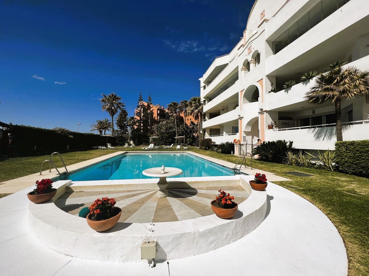 2 soveværelse Lejlighed til salg i Puerto Banus med swimmingpool garage - € 950.000 (Ref: 8132607)