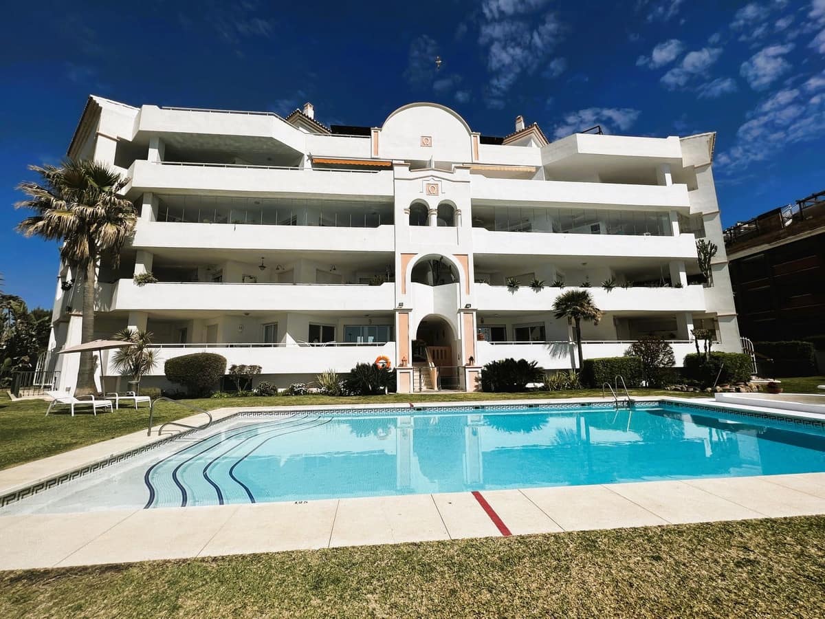 2 soveværelse Lejlighed til salg i Puerto Banus med swimmingpool garage - € 950.000 (Ref: 8132607)