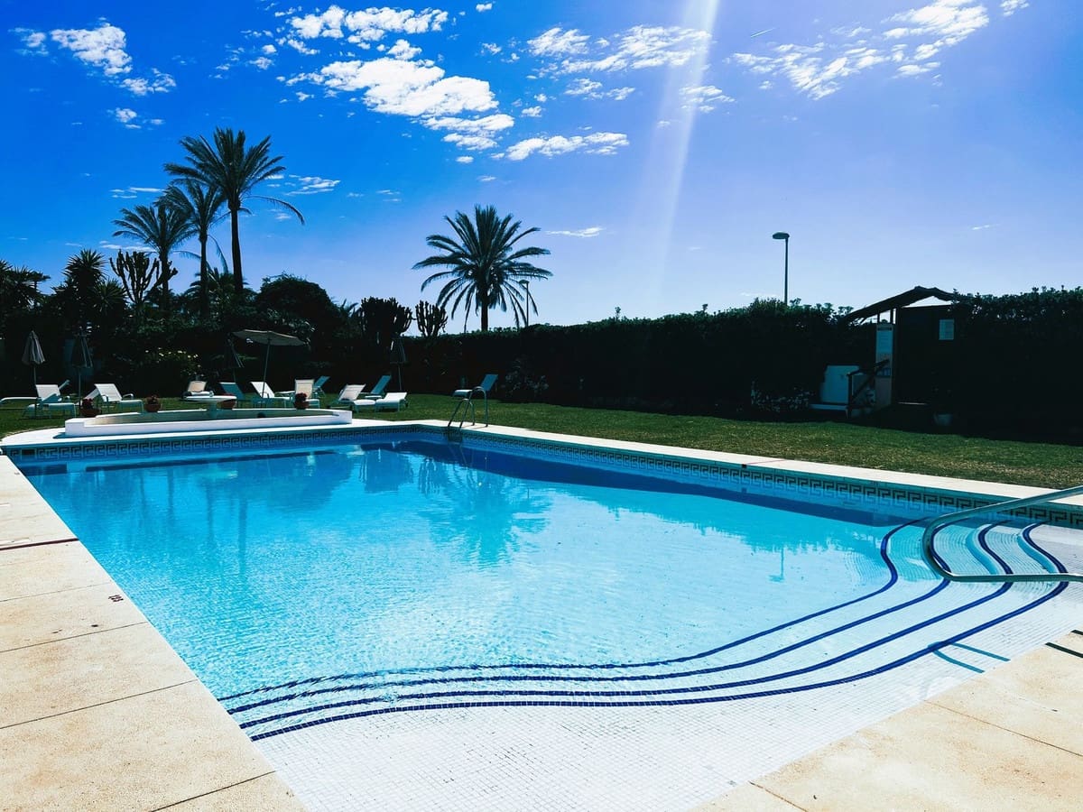 2 soveværelse Lejlighed til salg i Puerto Banus med swimmingpool garage - € 950.000 (Ref: 8132607)