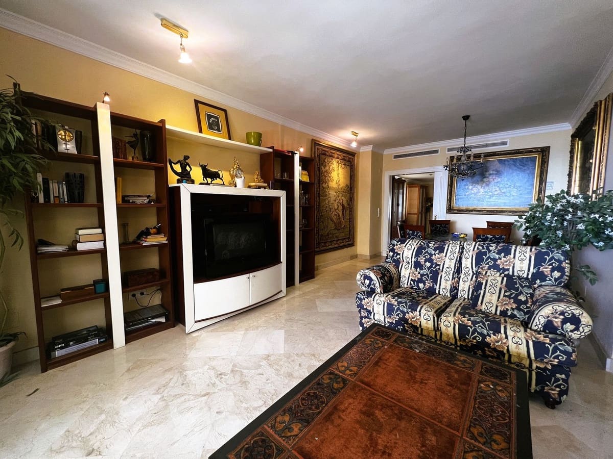 2 soveværelse Lejlighed til salg i Puerto Banus med swimmingpool garage - € 950.000 (Ref: 8132607)