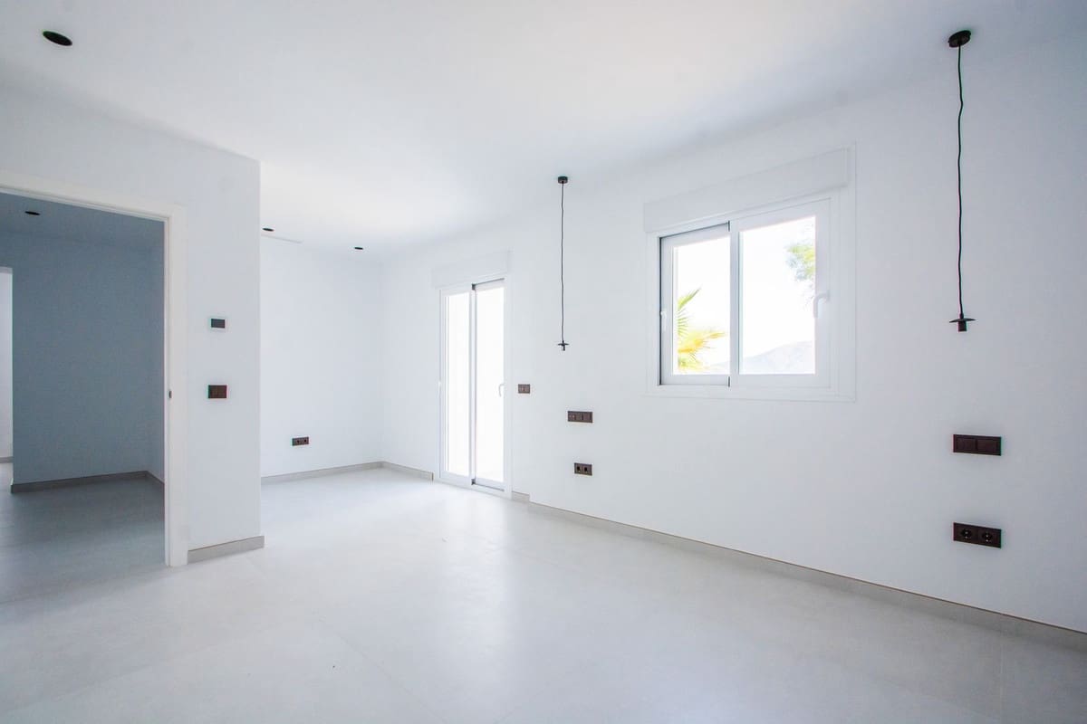 4 bedroom Villa for sale in Marbella with pool garage - € 2,400,000 (Ref: 8155724)