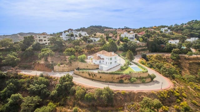 4 sypialnia Willa na sprzedaż w Marbella z basenem garażem - 2 400 000 € (Ref: 8155724)