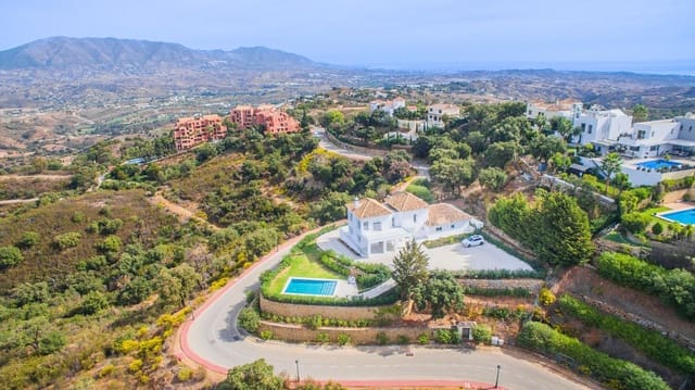 4 sypialnia Willa na sprzedaż w Marbella z basenem garażem - 2 400 000 € (Ref: 8155724)