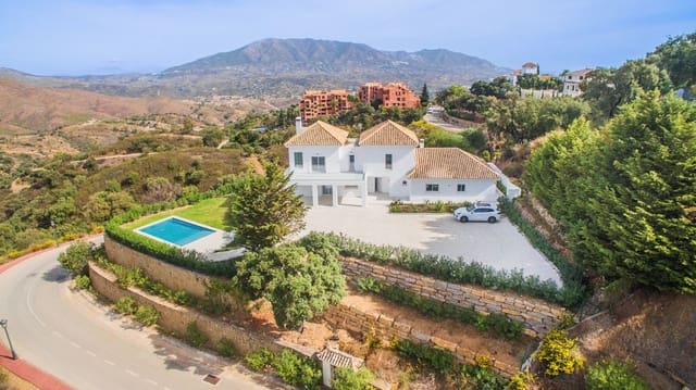 4 sypialnia Willa na sprzedaż w Marbella z basenem garażem - 2 400 000 € (Ref: 8155724)