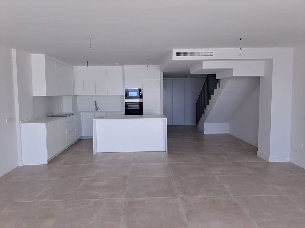 3 soverom Hus til salgs i Mijas Costa med svømmebasseng - € 880 000 (Ref: 8167754)