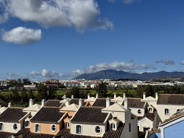 3 makuuhuone Huoneisto myytävänä paikassa Nueva Andalucia, Marbella mukana uima-altaan 
autotalli - 650 000 € (Ref: 8173691)