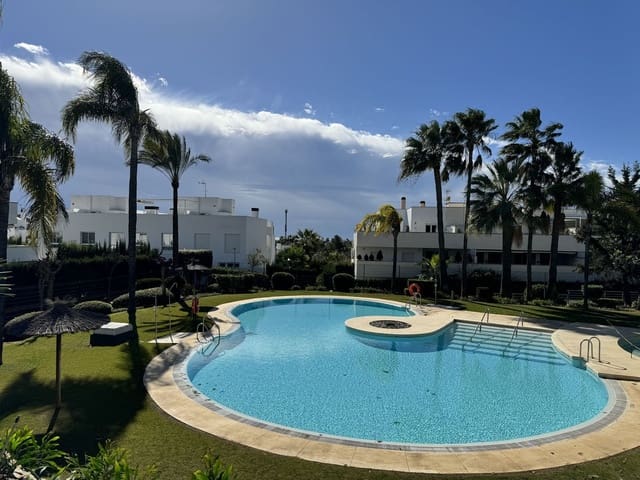 3 makuuhuone Huoneisto myytävänä paikassa Nueva Andalucia, Marbella mukana uima-altaan 
autotalli - 650 000 € (Ref: 8173691)