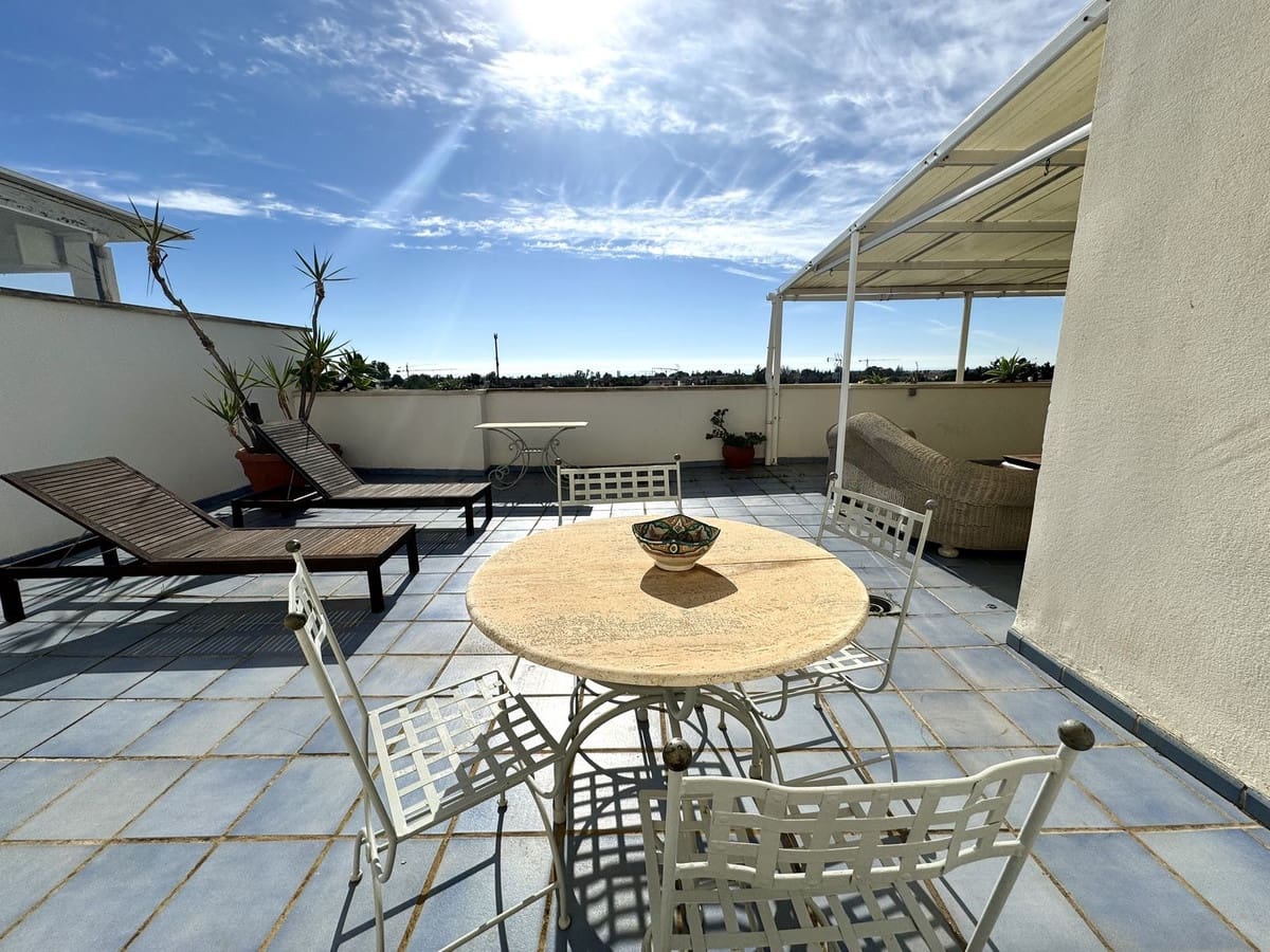 3 makuuhuone Huoneisto myytävänä paikassa Nueva Andalucia mukana uima-altaan 
autotalli - 650 000 € (Ref: 8173691)