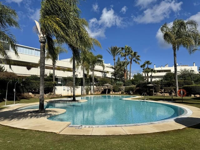 3 makuuhuone Huoneisto myytävänä paikassa Nueva Andalucia, Marbella mukana uima-altaan 
autotalli - 650 000 € (Ref: 8173691)