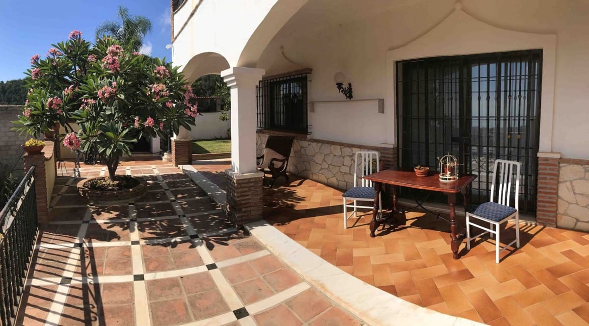 4 soveværelse Villa til salg i Mijas med swimmingpool garage - € 1.000.000 (Ref: 8173768)