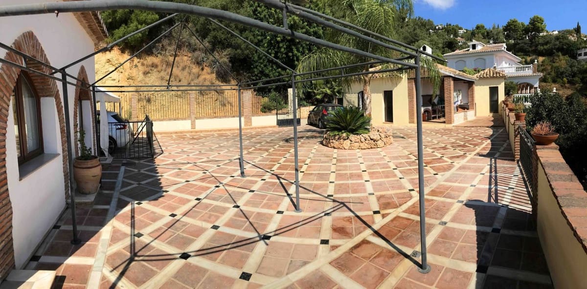 4 soveværelse Villa til salg i Mijas med swimmingpool garage - € 1.000.000 (Ref: 8173768)