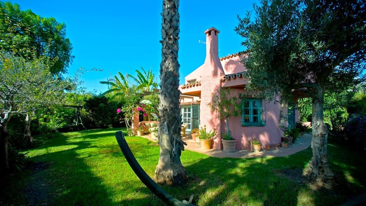 3 sovrum Finca/Hus på landet till salu i Estepona med pool garage - 875 000 € (Ref: 8189821)