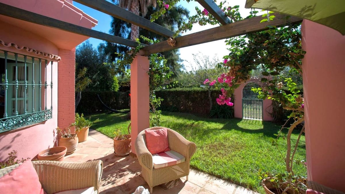 3 sovrum Finca/Hus på landet till salu i Estepona med pool garage - 875 000 € (Ref: 8189821)