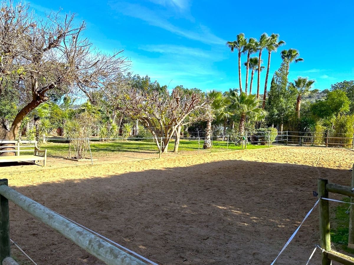 3 sovrum Finca/Hus på landet till salu i Estepona med pool garage - 875 000 € (Ref: 8189821)