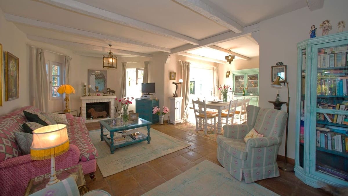 3 sovrum Finca/Hus på landet till salu i Estepona med pool garage - 875 000 € (Ref: 8189821)