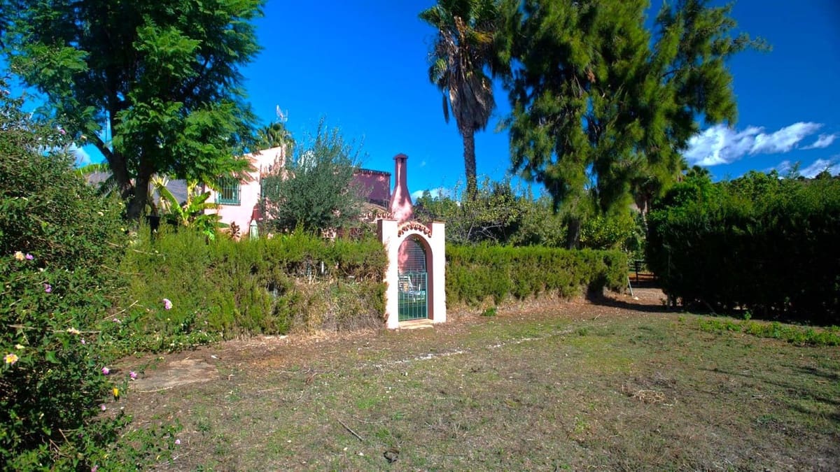 3 sovrum Finca/Hus på landet till salu i Estepona med pool garage - 875 000 € (Ref: 8189821)