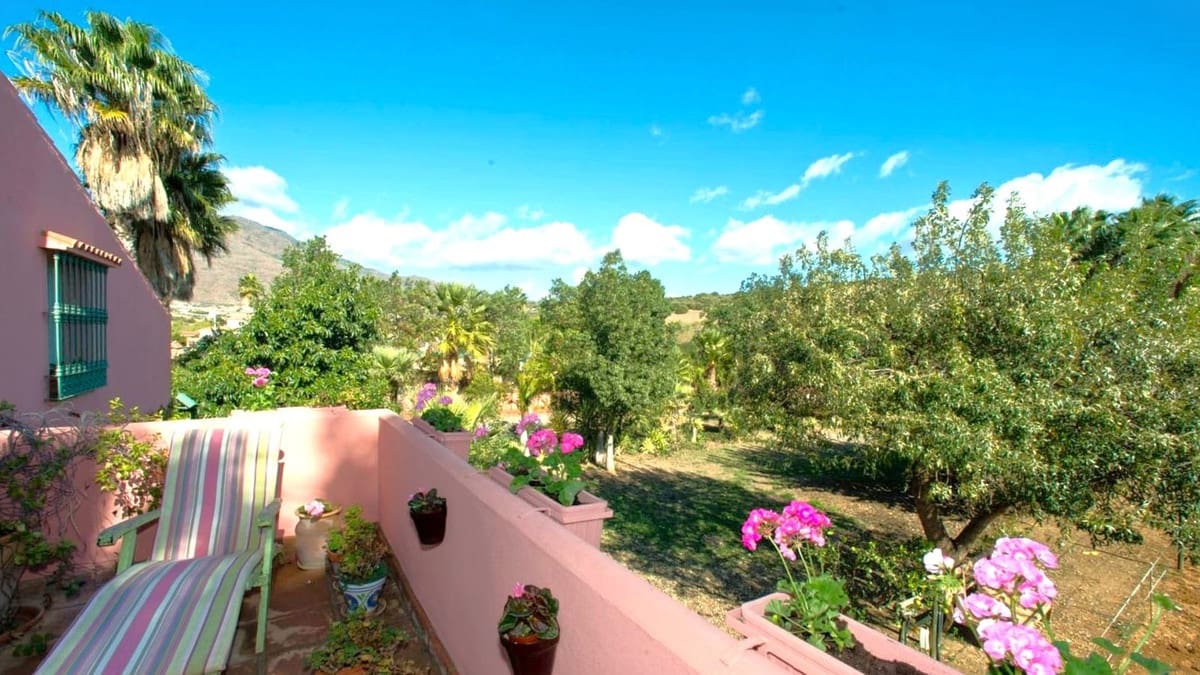 3 sovrum Finca/Hus på landet till salu i Estepona med pool garage - 875 000 € (Ref: 8189821)