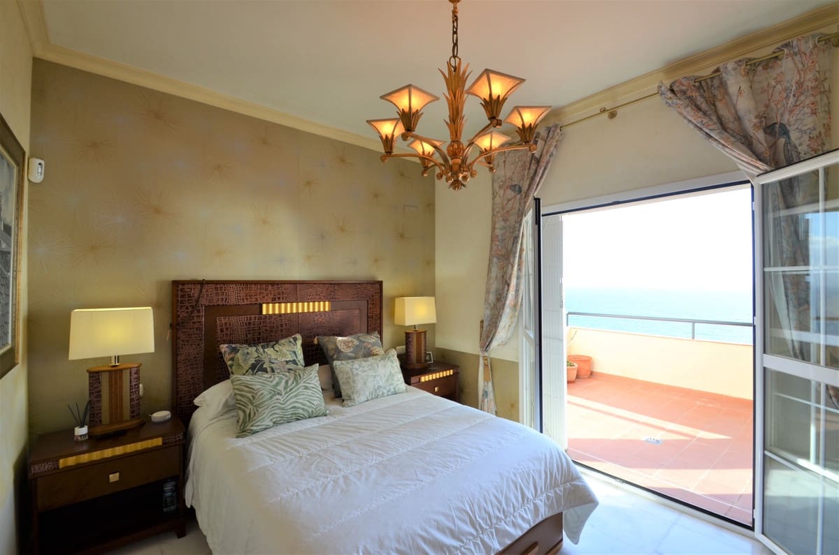 3 soveværelse Lejlighed til salg i La Duquesa / Puerto de la Duquesa med swimmingpool garage - € 533.000 (Ref: 8244577)