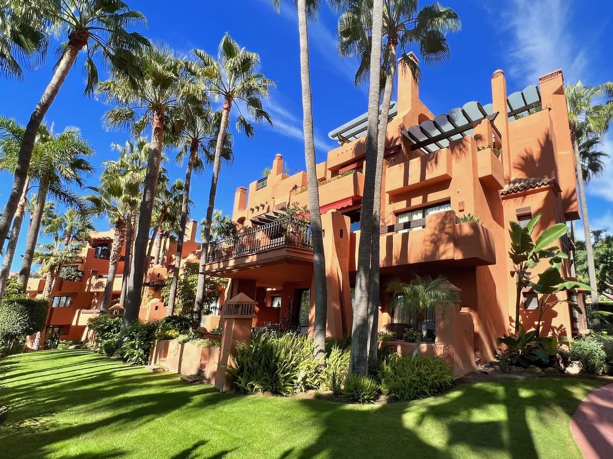 3 chambre Penthouse à vendre à Nueva Andalucia avec piscine garage - 1 995 000 € (Ref: 8244580)