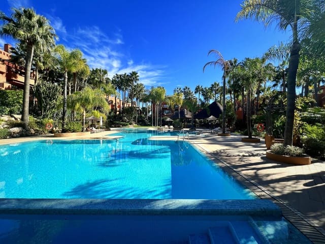 3 chambre Penthouse à vendre à Nueva Andalucia, Marbella avec piscine garage - 1 995 000 € (Ref: 8244580)