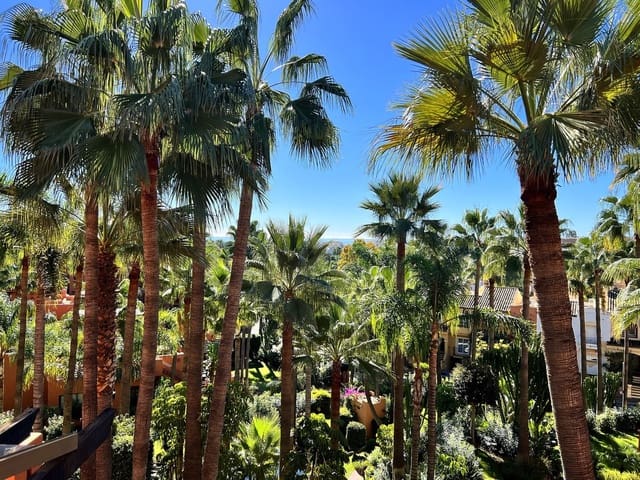 3 chambre Penthouse à vendre à Nueva Andalucia, Marbella avec piscine garage - 1 995 000 € (Ref: 8244580)