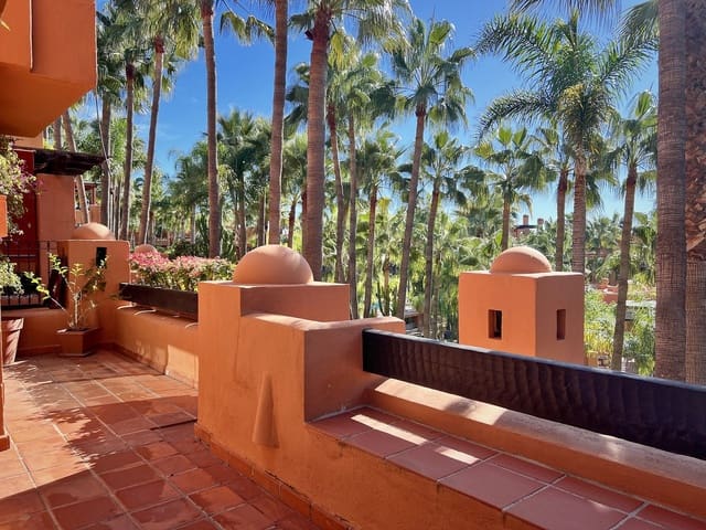 3 chambre Penthouse à vendre à Nueva Andalucia, Marbella avec piscine garage - 1 995 000 € (Ref: 8244580)