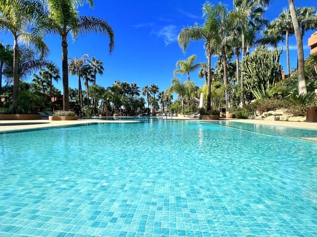 3 chambre Penthouse à vendre à Nueva Andalucia, Marbella avec piscine garage - 1 995 000 € (Ref: 8244580)