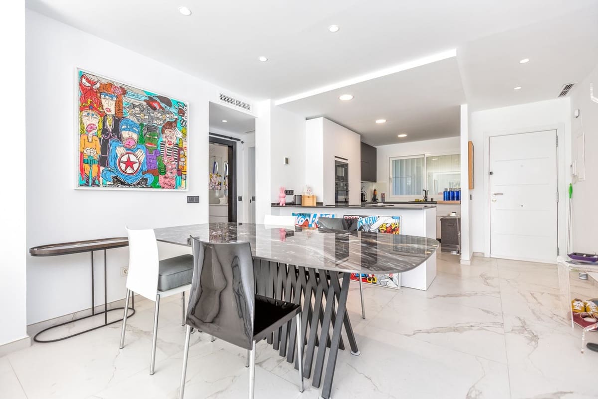 2 makuuhuone Huoneisto myytävänä paikassa Nueva Andalucia mukana uima-altaan 
autotalli - 645 000 € (Ref: 8246577)